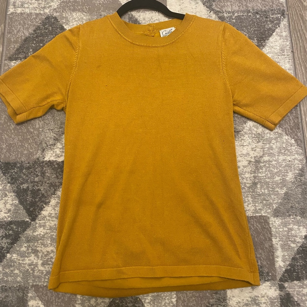 Mustard colored sweater tee